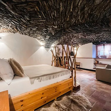 La Volta Di - Poluc Monolocale 샴폴루크