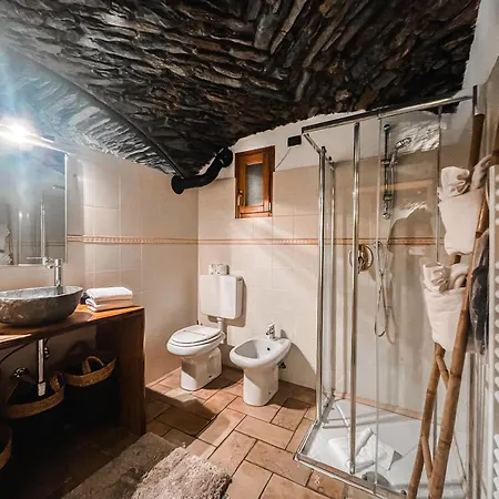 아파트 La Volta Di - Poluc Monolocale 샴폴루크